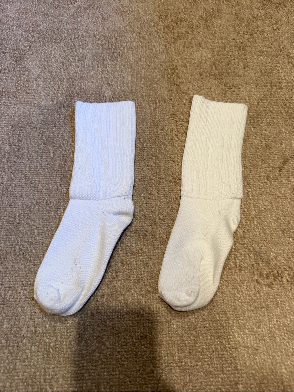 Aritzia Women's Best-Ever Slouchy Ankle & Crew Socks - Picture 5 of 10